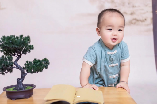 揭阳宝宝抓耳朵是什么原因